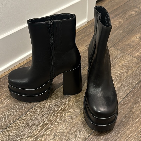 Steve Madden NWOT Cobra Platform Boot Black Size 7.5 - Picture 8 of 10